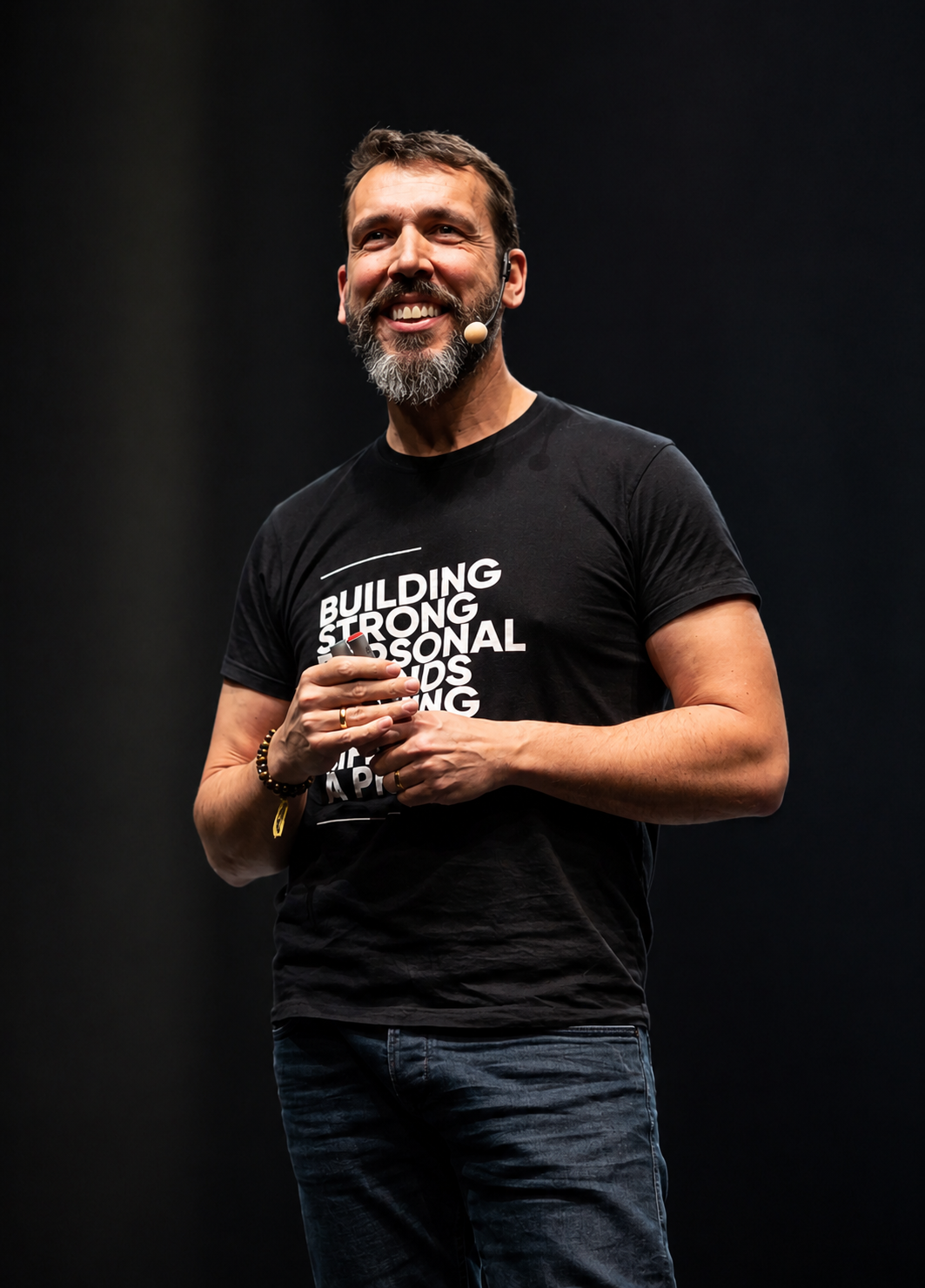 Manuel Manero a falar em palco